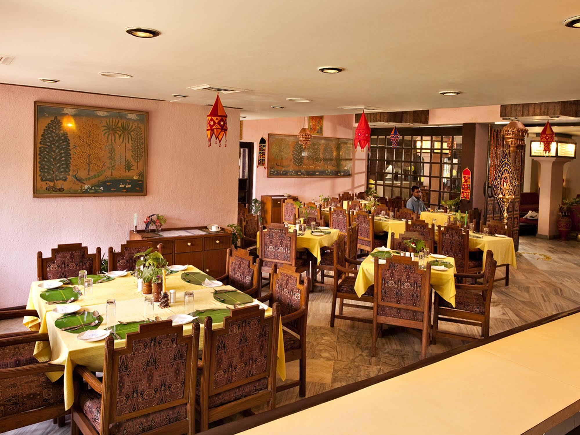 Hotel Kalinga Ashok Bhubaneswar Esterno foto
